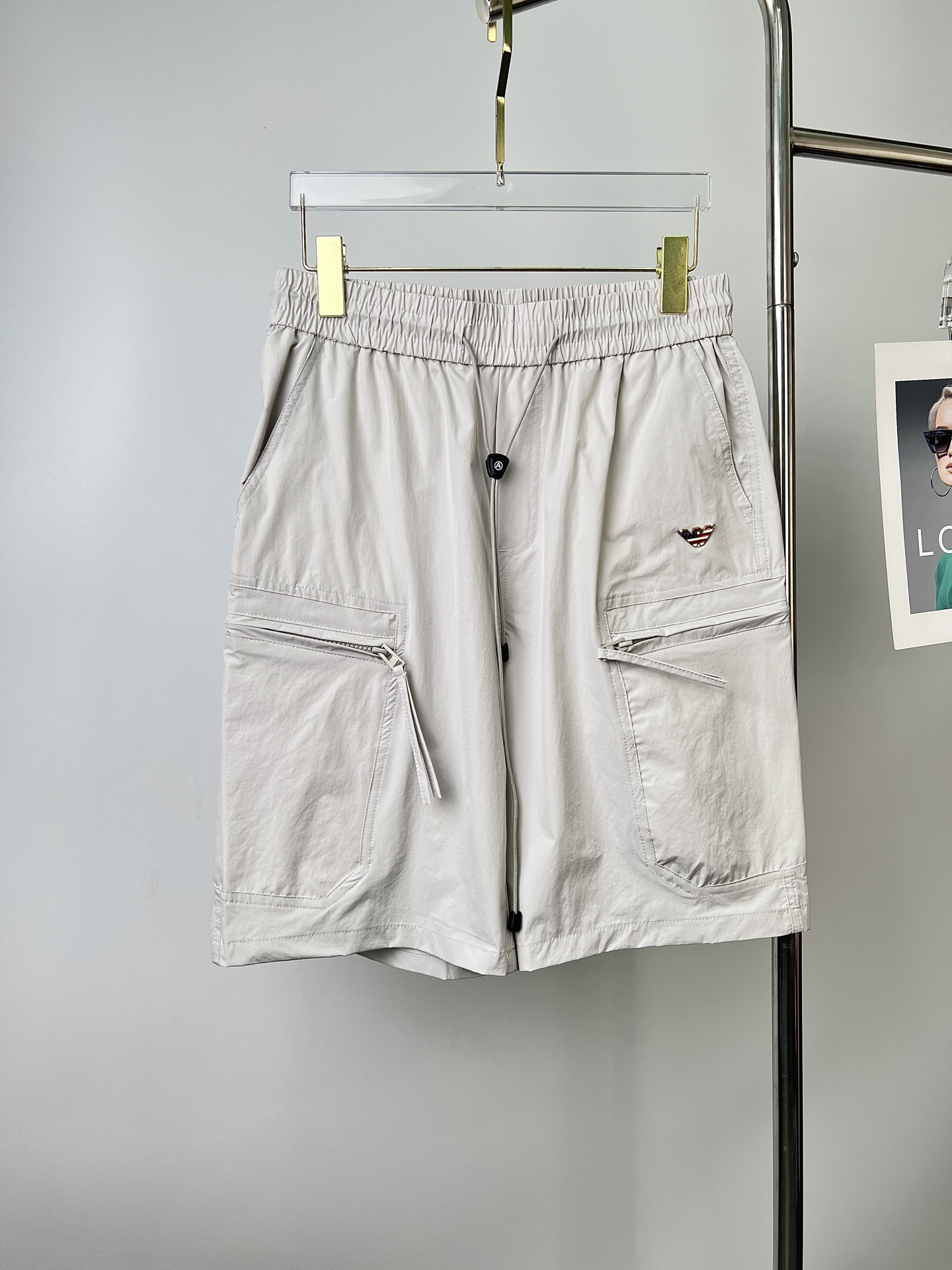 NO:925625,Armani Armani 26ss new summer men's casual work shorts, advanced custom-made summer-specific technical quick-drying breathable fabric, high breathability and comfort, impeccable details, customized development of accessories, what you see is what you get, reflecting high quality. It feels delicate and soft!  Three-dimensional cutting, simple and fashionable, and the upper body shape is awesome!  Code number 29–38,,armani,armani,shorts,19860909Armani 阿玛尼 26ss夏季新款男士休闲工装短裤 高级定制夏季专用科技速干透气面料 透气舒适度高,细节无可挑剔,辅料定制开发,所见即所得,体现高品质.手感细腻柔软！立体裁剪,简单时尚,上身版型超赞！码数29–38,,armani,armani,shorts,,Men's clothing