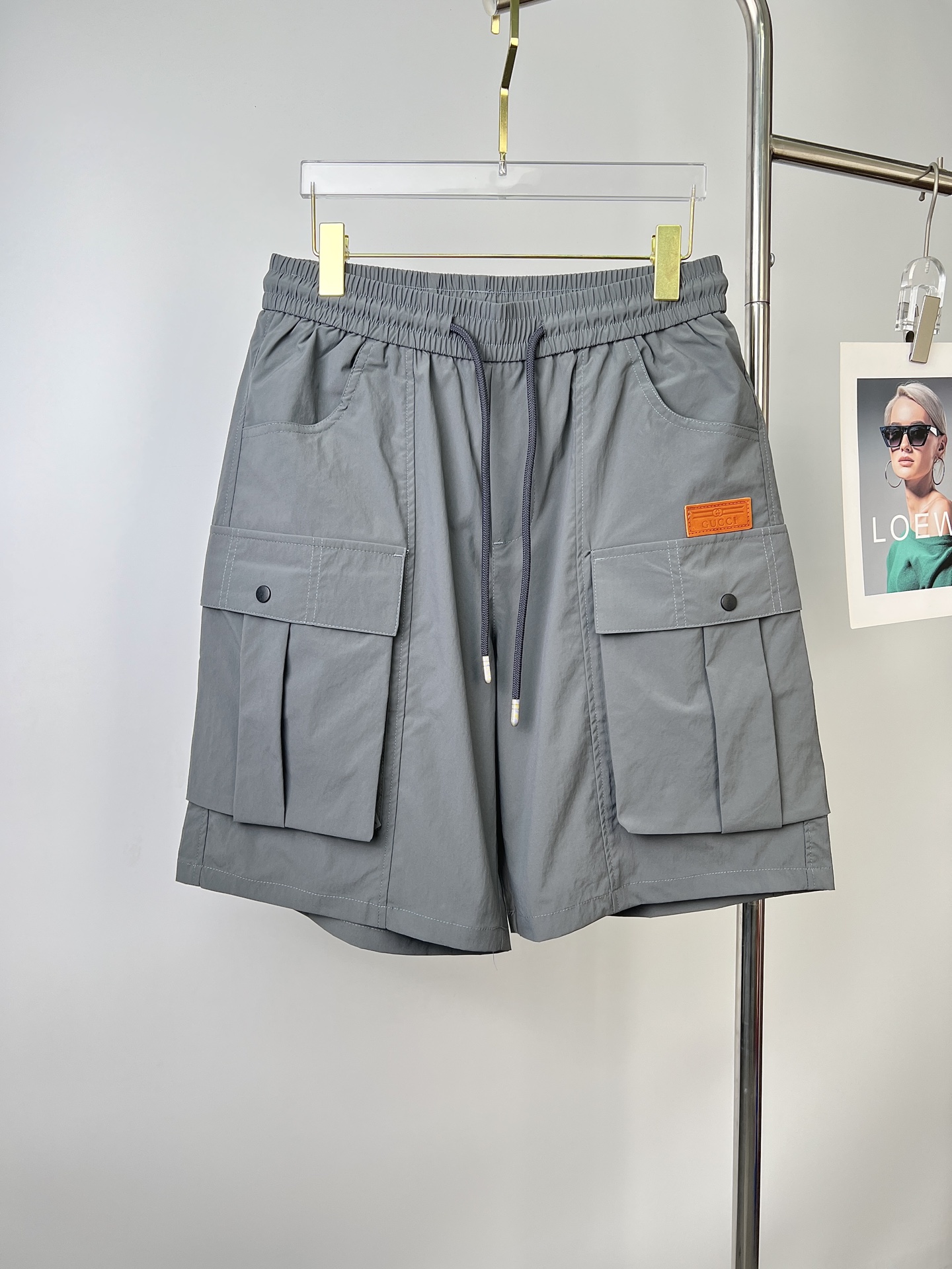 NO:925550,GUCCI Gucci 26ss new summer men's casual work shorts, advanced customized summer special technology quick-drying breathable fabric, high breathability and comfort, impeccable details, customized development of accessories, what you see is what you get, reflecting high quality. It feels delicate and soft!  Three-dimensional cutting, simple and fashionable, and the upper body shape is awesome!  Size 29–38,,gucci,shorts,19860909GUCCI 古奇 26ss夏季新款男士休闲工装短裤 高级定制夏季专用科技速干透气面料 透气舒适度高,细节无可挑剔,辅料定制开发,所见即所得,体现高品质.手感细腻柔软！立体裁剪,简单时尚,上身版型超赞！码数29–38,,gucci,shorts,,Men's clothing