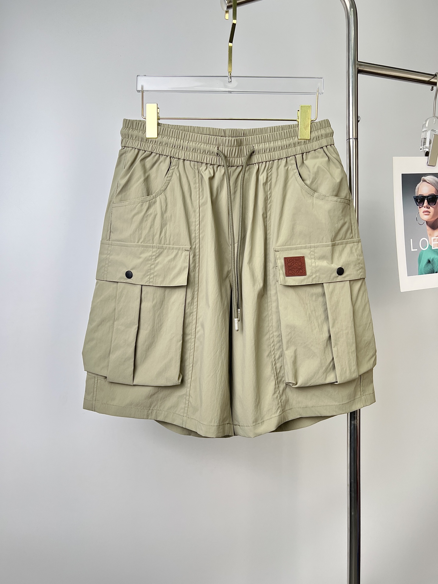 NO:925571,Luoyiwei 26ss new summer men's casual work shorts, advanced custom-made summer-specific technical quick-drying breathable fabric, with high breathability and comfort, impeccable details, customized development of accessories, what you see is what you get, reflecting high quality. It feels delicate and soft!  Three-dimensional cutting, simple and fashionable, and the upper body shape is awesome!  Code number 29–38,,shorts,19860909罗易威 26ss夏季新款男士休闲工装短裤 高级定制夏季专用科技速干透气面料 透气舒适度高,细节无可挑剔,辅料定制开发,所见即所得,体现高品质.手感细腻柔软！立体裁剪,简单时尚,上身版型超赞！码数29–38,,shorts,,Men's clothing
