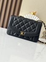 Chanel Classic Flap Bag Sacs À Bandoulière & À Épaule 2024 répliques de luxe Noir Or Cuir vache La chaîne 1 Chanel Classic Flap Bag Sacs À Bandoulière & À Épaule 2024 répliques de luxe
Noir Or Cuir vache La chaîne