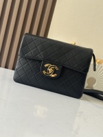 Chanel Classic Flap Bag Sac À Dos Pochettes & Sacs de Soirée Sacs À Bandoulière & À Épaule Noir Femmes Quincaillerie en or Peau de mouton La chaîne 1 Chanel Classic Flap Bag Sac À Dos Pochettes & Sacs de Soirée Sacs À Bandoulière & À Épaule Noir Femmes Quincaillerie en or Peau de mouton La chaîne