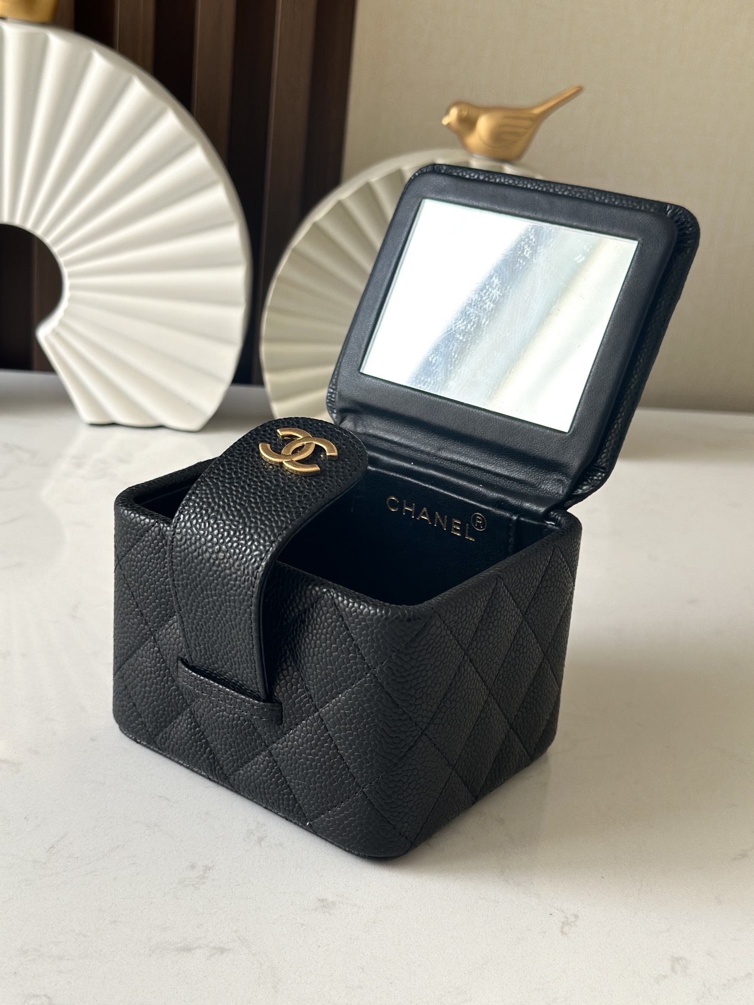 Chanel 这款是香奶奶 家vintage小怪级别的化妆包