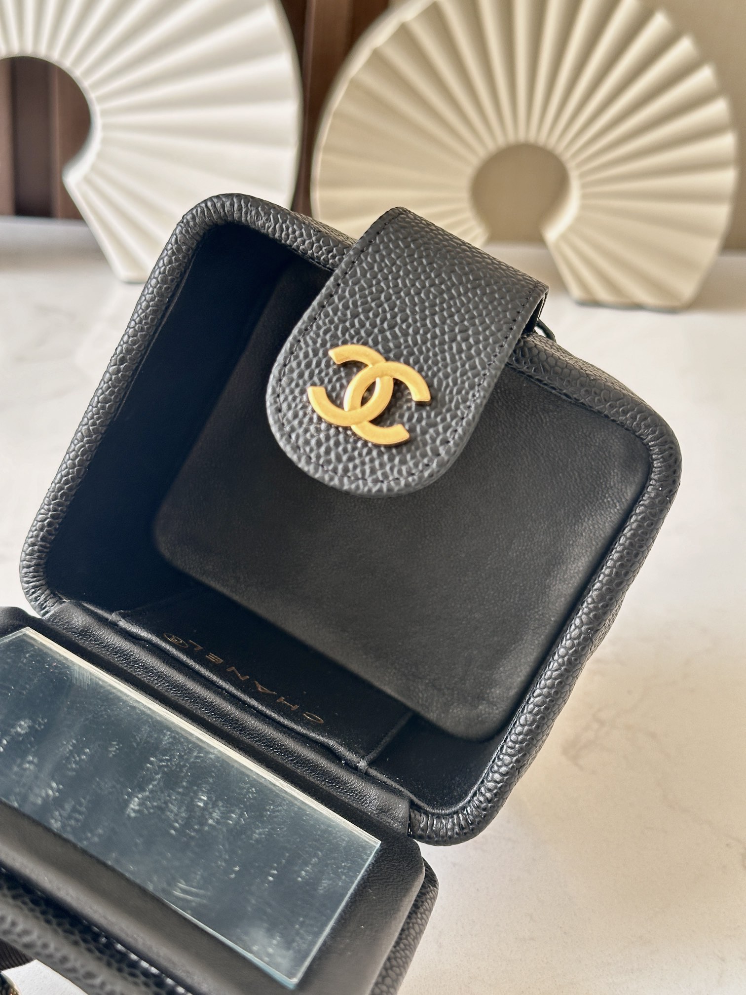 Chanel 这款是香奶奶 家vintage小怪级别的化妆包