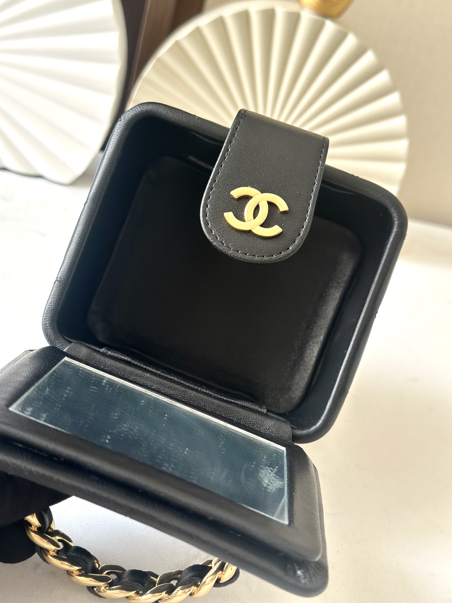 Chanel 这款是香奶奶 家vintage小怪级别的化妆包