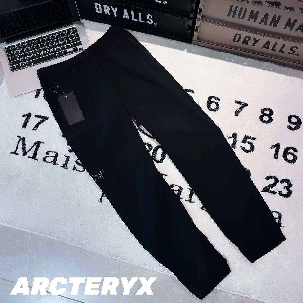 Arc'teryx Gamma Jogger Men's Solid Color Logo Softshell Ankle-Tied Pants