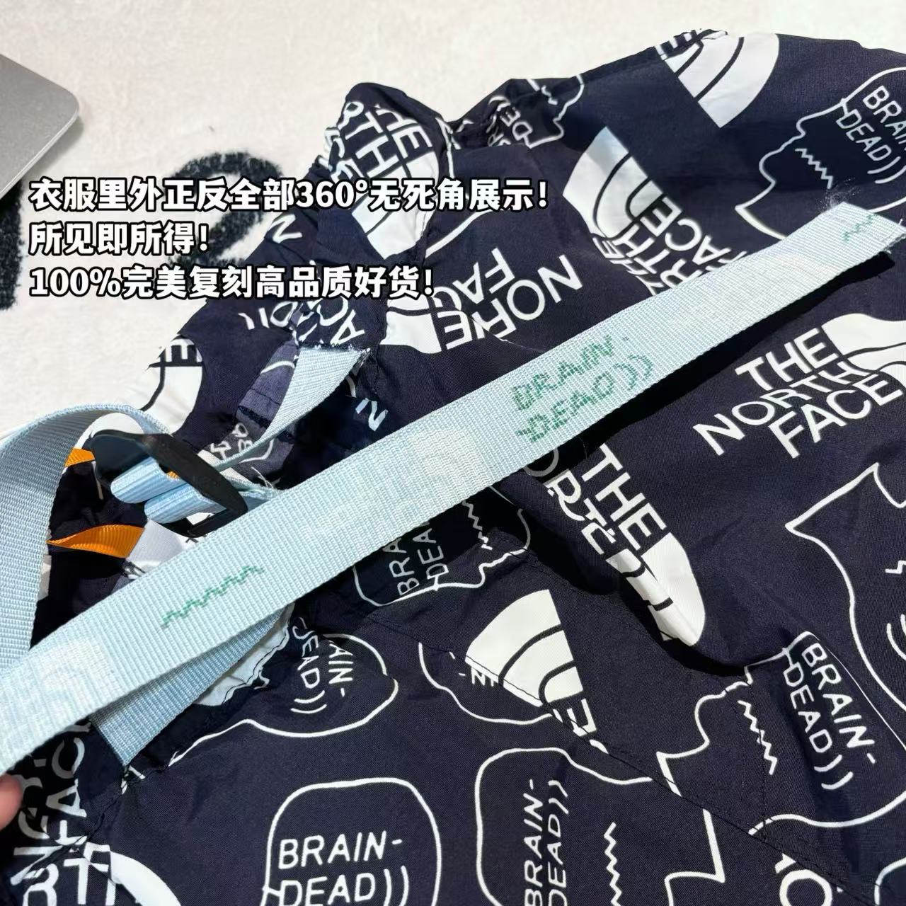 發110💰

-The North Face × Brain Dead 北面脑死亡联名 77 baggy climber short 印花宽松休闲短裤

--面料：采用原版一比一定织定染尼龙满印面料。里层200g鸟眼布！

-辅料：原版拆解开发，一比一定制的小标，领标，水洗，吊牌，五金等等。

-工艺：原版分解，从裁剪，拼接，到缝制工艺完全原版一比一。

-颜色：藏青

-尺码：M L XL
      裤长     腰围     臀围     推荐尺码
M    42     72-102   116      130斤内
L     44     76-106   120     160斤内
XL   46     78-110    124     190斤内