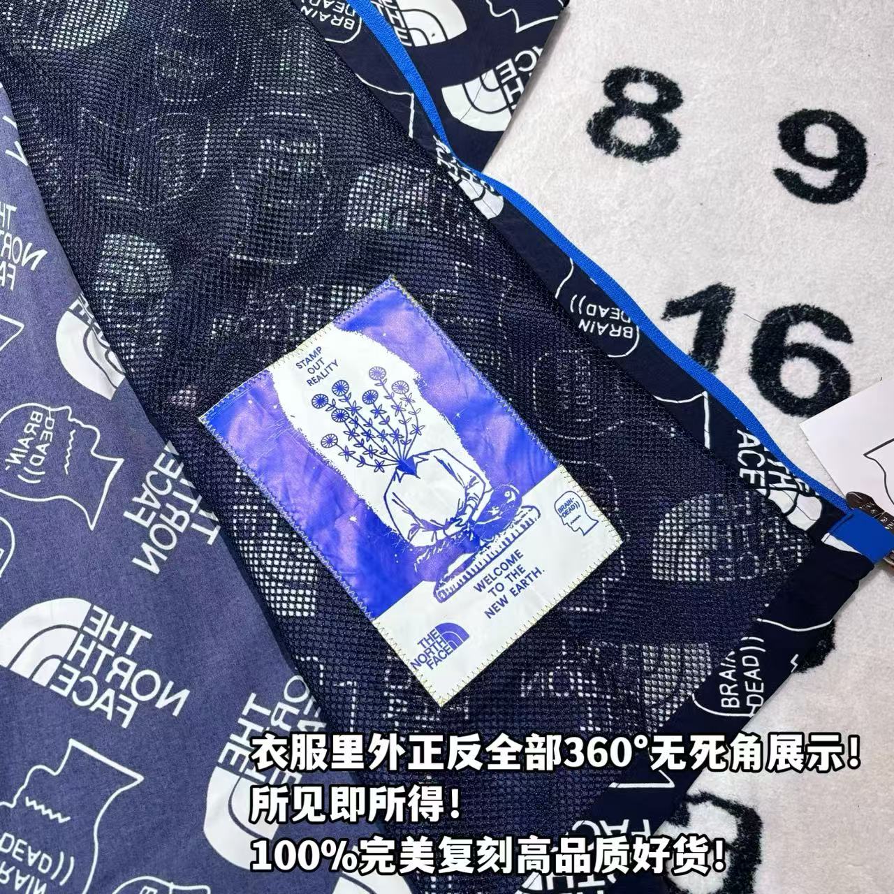 發150💰

-The North Face × Brain Dead 北面脑死亡联名 77 baggy climber short 印花多口袋拉链休闲衬衫 

--面料：采用原版一比一定织定染尼龙满印面料。里层200g鸟眼布！

-辅料：原版拆解开发，一比一定制的小标，领标，水洗，吊牌，五金等等。

-工艺：原版分解，从裁剪，拼接，到缝制工艺完全原版一比一。

-颜色：藏青

-尺码：M L XL
      衣长     肩宽     胸围     推荐尺码 
M    73       52        120      130斤内 
L    75        53        124       160斤内 
XL  77         54       128       190斤内