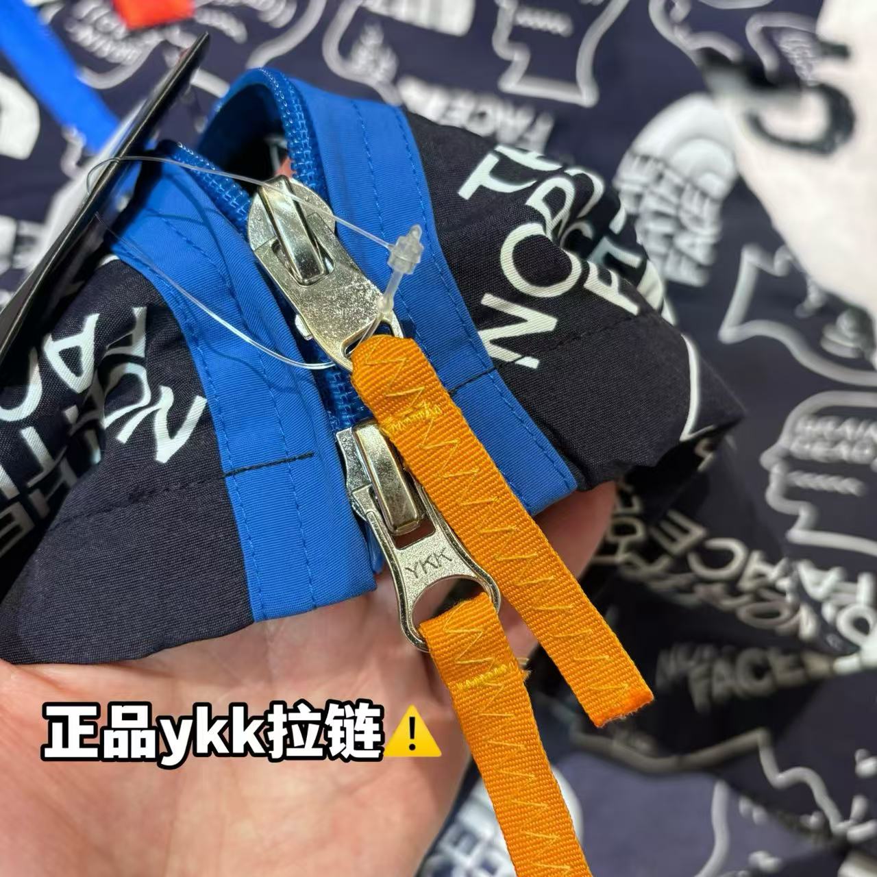 發150💰

-The North Face × Brain Dead 北面脑死亡联名 77 baggy climber short 印花多口袋拉链休闲衬衫 

--面料：采用原版一比一定织定染尼龙满印面料。里层200g鸟眼布！

-辅料：原版拆解开发，一比一定制的小标，领标，水洗，吊牌，五金等等。

-工艺：原版分解，从裁剪，拼接，到缝制工艺完全原版一比一。

-颜色：藏青

-尺码：M L XL
      衣长     肩宽     胸围     推荐尺码 
M    73       52        120      130斤内 
L    75        53        124       160斤内 
XL  77         54       128       190斤内