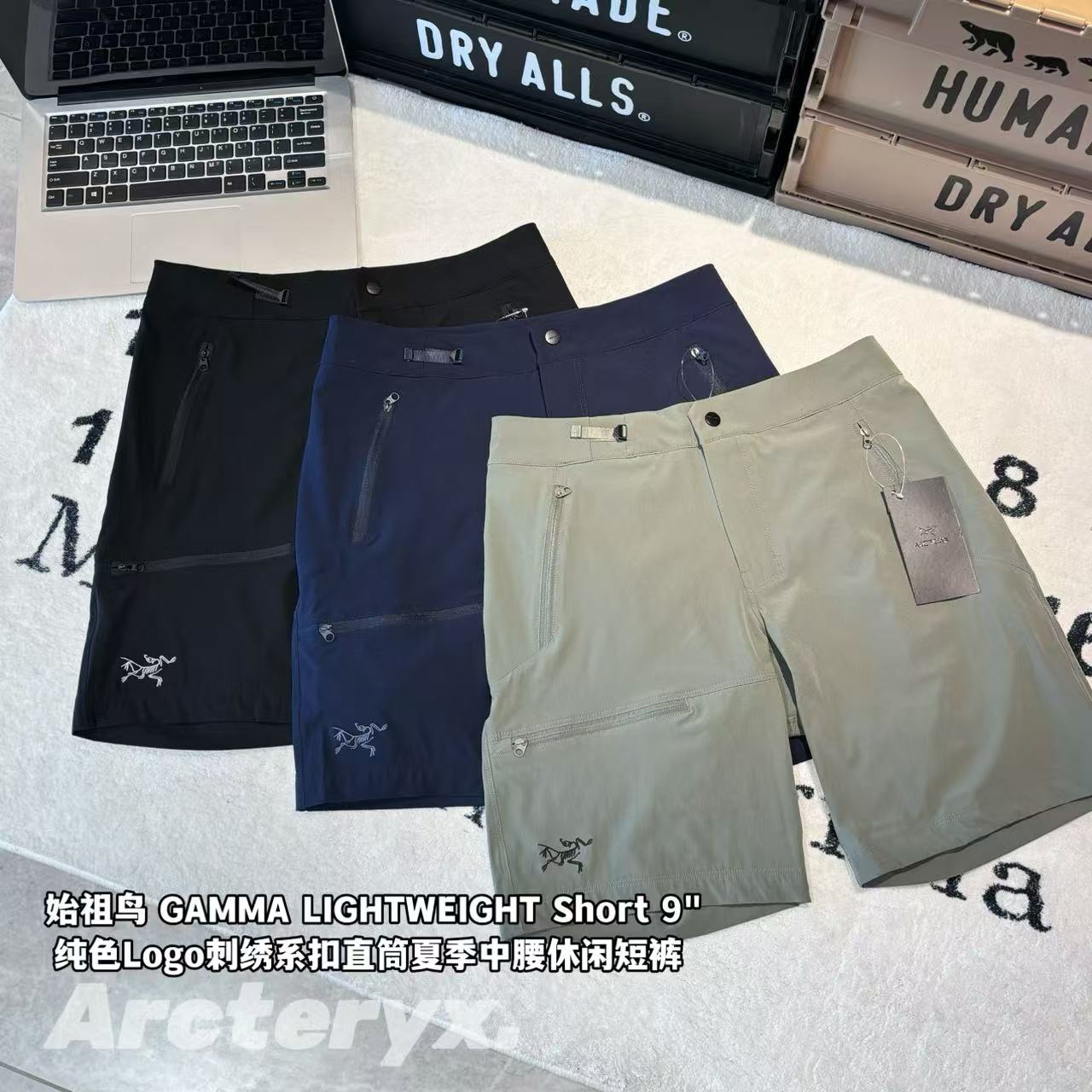發110💰

-Arcteryx始祖鸟 GAMMA LIGHTWEIGHT Short 9"纯色Logo刺绣系扣直筒夏季中腰休闲短裤 

-面料：采用原版一比一定织定染*61%棉+29%锦纶+10%氨纶的混纺材质。面料表面添加特氟龙涂层。

-辅料：原版拆解开发，一比一定制的小标，领标，水洗，吊牌，五金等等。

-工艺：原版分解，从裁剪，拼接，到缝制工艺完全原版一比一。

-颜色：黑色 蓝色 绿色

-尺码：30 32 34 36
      裤长     腰围     臀围     推荐尺码
30   47       80       108      120斤内
32   49       84       112      150斤内
34   34       88       116      180斤内
36   36       92       120      210斤内 