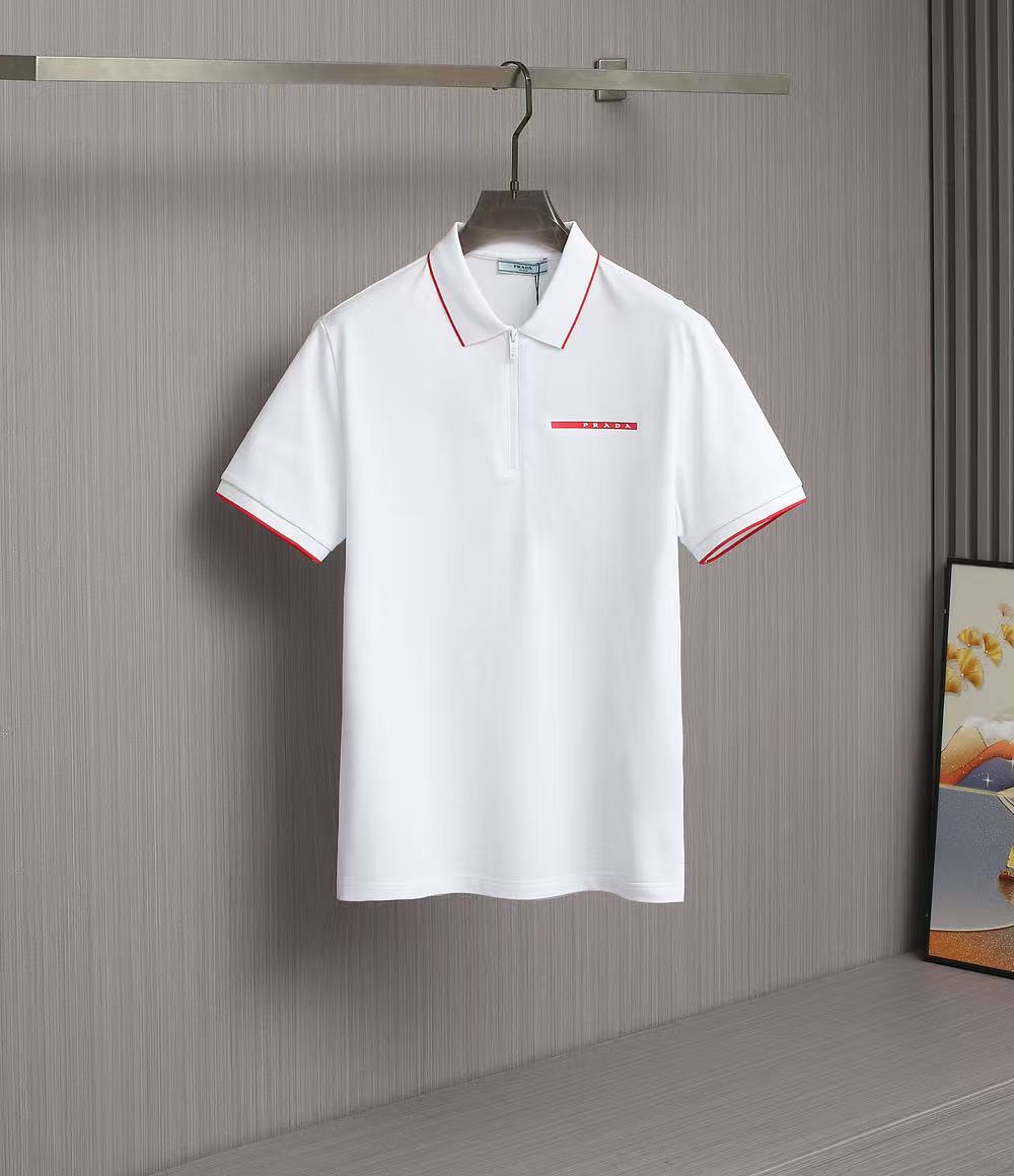 NO:136898,The new P-Home Polo model is on the shelves!  2025ss summer new logo men's lapel Polo shirt!  Classic business men's style, high-end men's style at the ceiling level of business men's style!  Simple, fashionable and elegant, single-wearing inner wear is decent, quality control/detail control takes away, low-key, luxurious and connotative!  Customer-supplied fixed mesh flooring cotton cloth is carefully made, the surface of the fabric is evenly arranged and neatly arranged, with excellent breathability and heat dissipation and sweat resistance, and the comfort level of the upper body is completely better than that of ordinary single-sided sweat cloth tissue!  The classic brand LOGO logo on the chest is created with top-level craftsmanship. The LOGO has three-dimensional, clear and full texture, and is an extraordinary product in the classic field whether it is inner wear or single wear!  The exquisite cutting process, the processing of every detail is very standard and delicate, and it is comparable to that of ordinary LOW products on the market. Men must enter the basic versatile Polo shirts!  Size M-3XL Data reference M: bust 104cm-shoulder width 45cm-length 69cm-sleeve length 21cm L: bust 108cm-shoulder width 46cm-length 70cm-sleeve length 22cm XL: bust 112cm-shoulder width 47cm-length 71cm-sleeve length 23cm XXL: bust 116cm-shoulder width 48cm-sleeve length 72cm-sleeve length 24cm 3XL: bust 120cm-shoulder width 49cm-sleeve length 73cm-sleeve length 24cm.,,alexander wang19860909P家Polo新款上架！2025ss夏季新款 logo男士翻领Polo衫！经典商务男款,高端男装的天花板级别的商务男款！简约时尚大气不失优雅,单穿内搭体面过人,品质控/细节控的闭眼带走,低调又奢华有内涵！ 客供定织网眼珠地棉布精心制成,面料表面排列均匀整齐的网眼纹理,透气性和散热排汗性极佳,上身舒适程度完全优于普通单面汗布组织！胸前经典的品牌LOGO标识,采用顶级工艺打造,LOGO立体清晰饱满,质感非凡的特质,无论是内搭还是单穿都是一款经典领域的产品！精妙绝伦的裁剪工艺,每一个细节处理的非常标准细腻,非市面一般LOW货可以媲美的,男士必入基础百搭款Polo衫推荐！ 尺码M-3XL 数据参考 M码:胸围104cm-肩宽45cm-衣长69cm-袖长21cm L码:胸围108cm-肩宽46cm-衣长70cm-袖长22cm XL码:胸围112cm-肩宽47cm-衣长71cm-袖长23cm XXL码:胸围116cm-肩宽48cm-衣长72cm-袖长24cm 3XL码:胸围120cm-肩宽49cm-衣长73cm-袖长24cm.,,alexander wang,Men's clothing