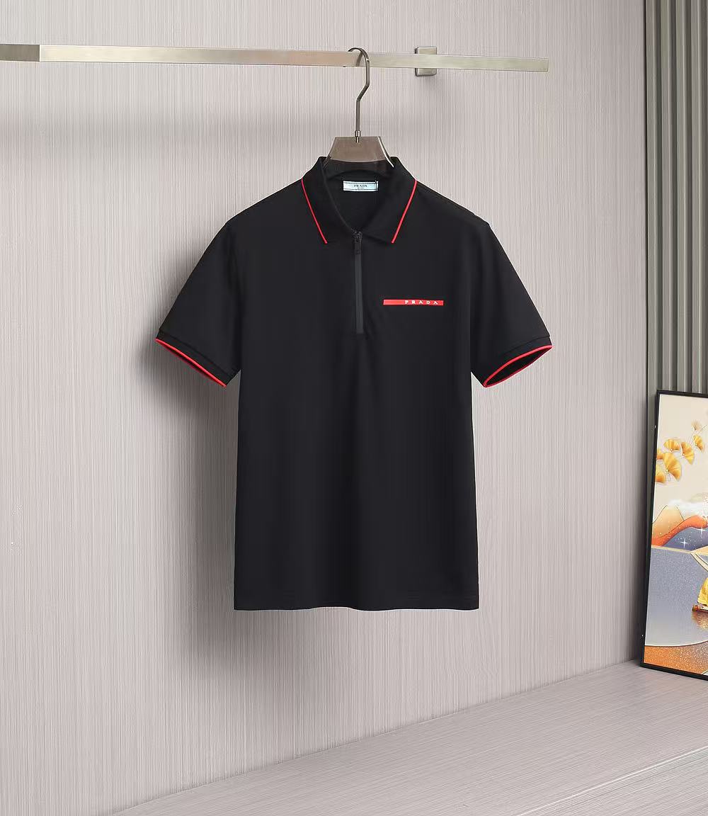 NO:414022,The new P-Home Polo model is on the shelves!  2025ss summer new logo men's lapel Polo shirt!  Classic business men's style, high-end men's style at the ceiling level of business men's style!  Simple, fashionable and elegant, single-wearing inner wear is decent, quality control/detail control takes away, low-key, luxurious and connotative!  Customer-supplied fixed mesh flooring cotton cloth is carefully made, the surface of the fabric is evenly arranged and neatly arranged, with excellent breathability and heat dissipation and sweat resistance, and the comfort level of the upper body is completely better than that of ordinary single-sided sweat cloth tissue!  The classic brand LOGO logo on the chest is created with top-level craftsmanship. The LOGO has three-dimensional, clear and full texture, and is an extraordinary product in the classic field whether it is inner wear or single wear!  The exquisite cutting process, the processing of every detail is very standard and delicate, and it is comparable to that of ordinary LOW products on the market. Men must enter the basic versatile Polo shirts!  Size M-3XL Data reference M: bust 104cm-shoulder width 45cm-length 69cm-sleeve length 21cm L: bust 108cm-shoulder width 46cm-length 70cm-sleeve length 22cm XL: bust 112cm-shoulder width 47cm-length 71cm-sleeve length 23cm XXL: bust 116cm-shoulder width 48cm-sleeve length 72cm-sleeve length 24cm 3XL: bust 120cm-shoulder width 49cm-sleeve length 73cm-sleeve length 24cm, alexander wang19860909P家Polo新款上架！2025ss夏季新款 logo男士翻领Polo衫！经典商务男款,高端男装的天花板级别的商务男款！简约时尚大气不失优雅,单穿内搭体面过人,品质控/细节控的闭眼带走,低调又奢华有内涵！ 客供定织网眼珠地棉布精心制成,面料表面排列均匀整齐的网眼纹理,透气性和散热排汗性极佳,上身舒适程度完全优于普通单面汗布组织！胸前经典的品牌LOGO标识,采用顶级工艺打造,LOGO立体清晰饱满,质感非凡的特质,无论是内搭还是单穿都是一款经典领域的产品！精妙绝伦的裁剪工艺,每一个细节处理的非常标准细腻,非市面一般LOW货可以媲美的,男士必入基础百搭款Polo衫推荐！ 尺码M-3XL 数据参考 M码:胸围104cm-肩宽45cm-衣长69cm-袖长21cm L码:胸围108cm-肩宽46cm-衣长70cm-袖长22cm XL码:胸围112cm-肩宽47cm-衣长71cm-袖长23cm XXL码:胸围116cm-肩宽48cm-衣长72cm-袖长24cm 3XL码:胸围120cm-肩宽49cm-衣长73cm-袖长24cm,,alexander wang,Men's clothing