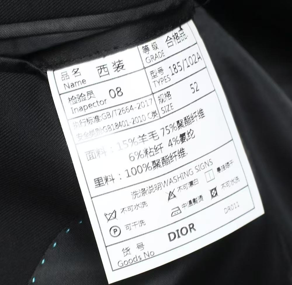 /套  上衣细节图