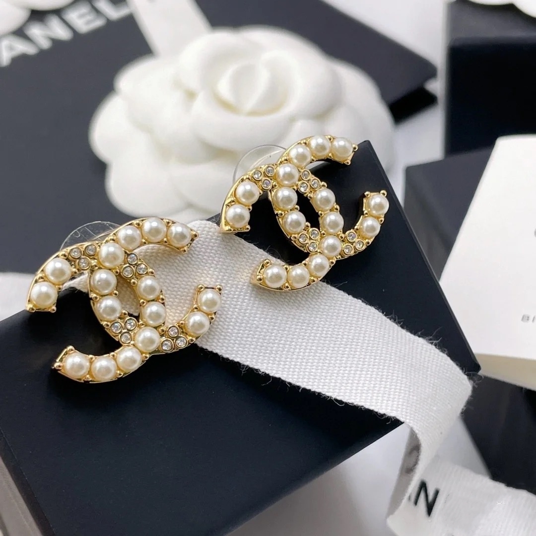 【新品出货】香奈儿珍珠耳钉