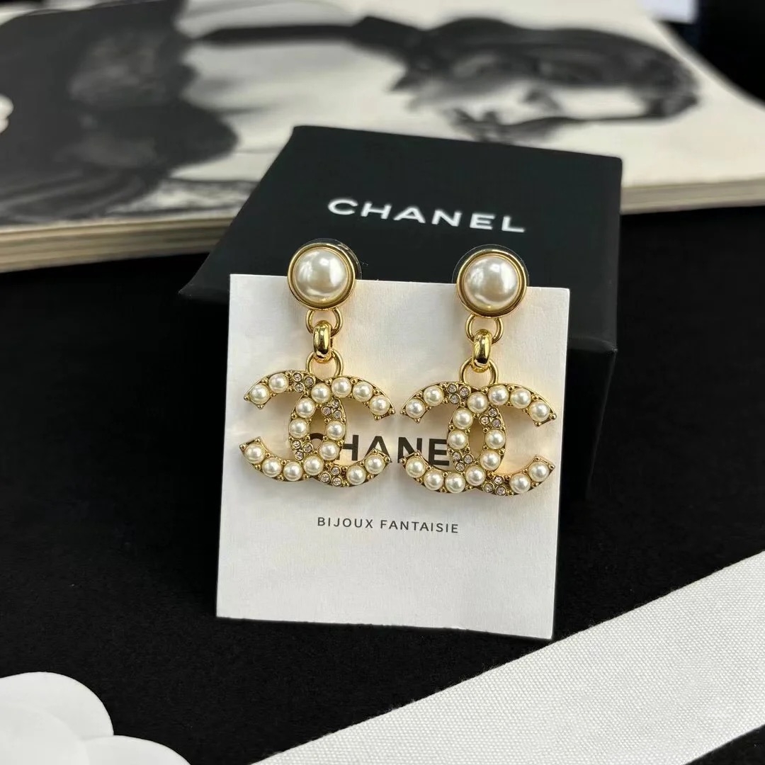 【新品出货】香奈儿珍珠耳钉