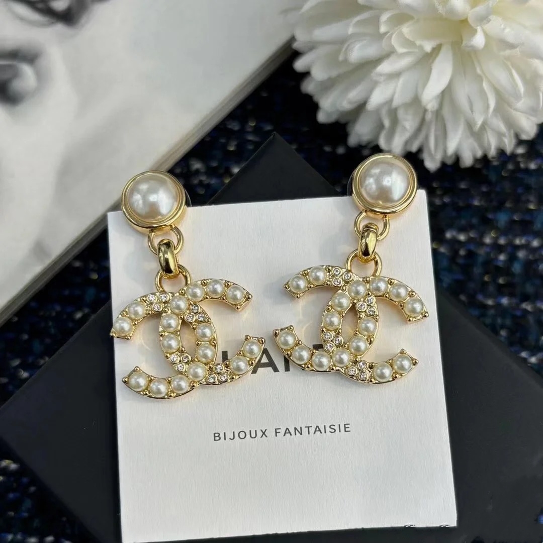 【新品出货】香奈儿珍珠耳钉