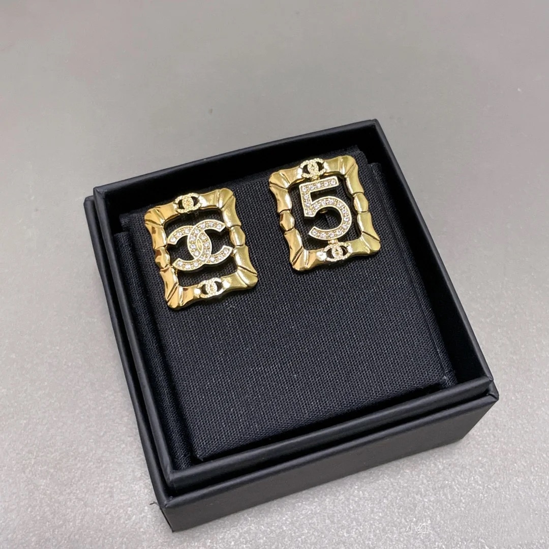 NO:102009,[New Product Shipping] Chanel New Square Asymmetrical Earrings, Chanel Earrings, Chanel Earrings, Chanel19860909【新品出货】香奈儿新款方形不对称耳钉,香奈儿耳钉,chanel,Jewelry