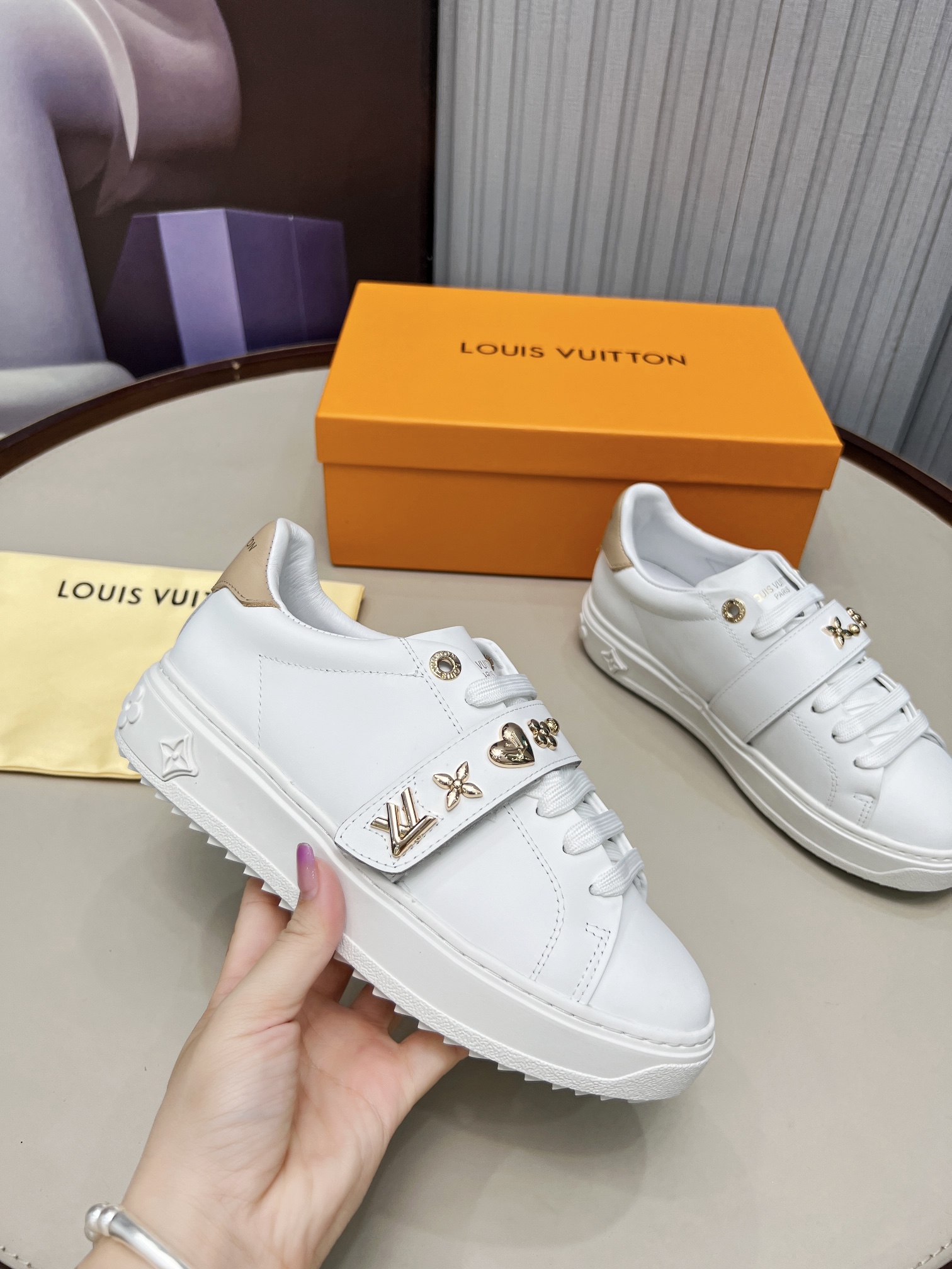 Louis Vuitton Zapatos Zapatillas deportivas Negro Blanco Cuero de vaca Pantalones deportivos