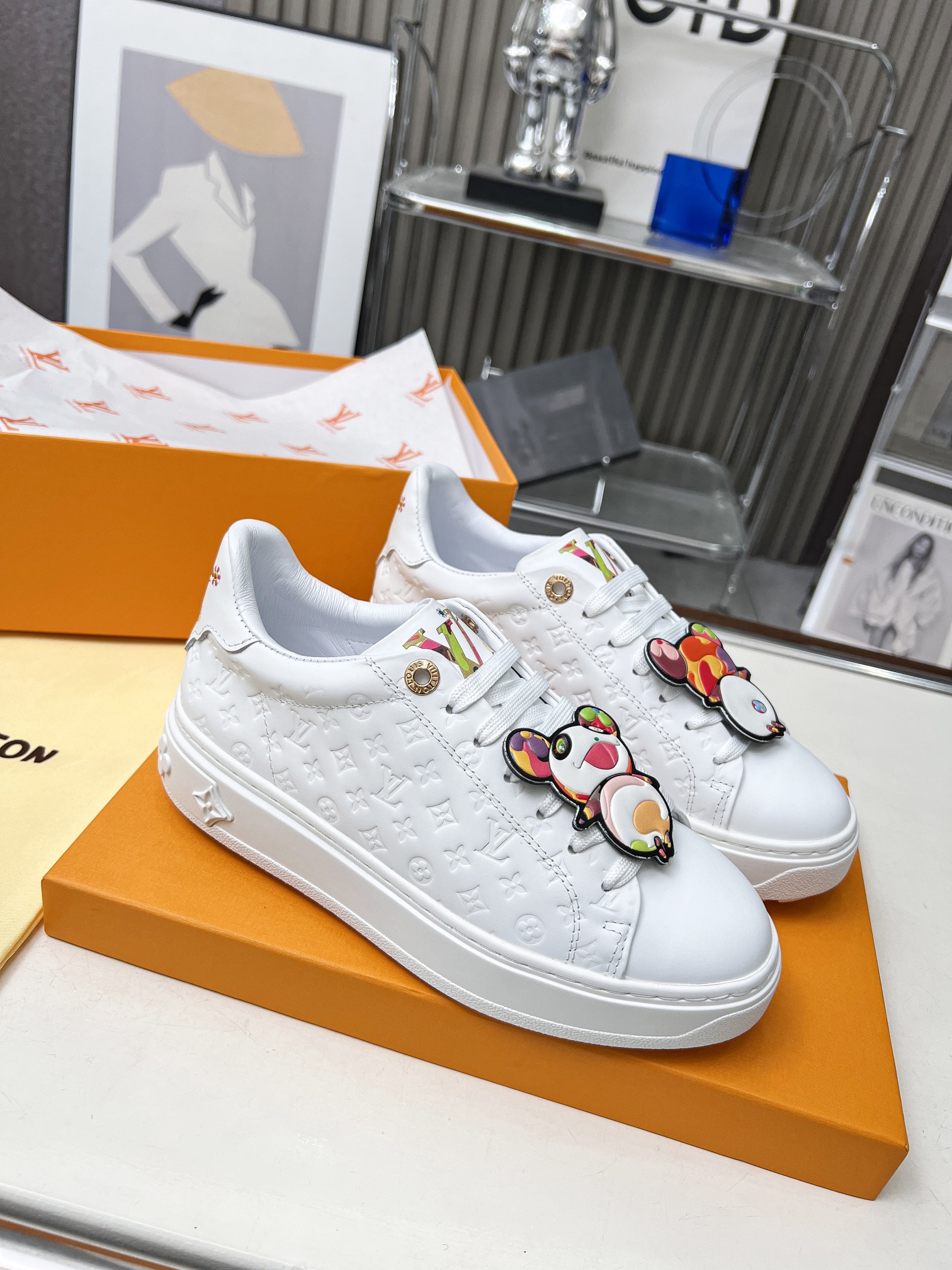 NO:173539,Early spring 2025LV white shoes This Time Out sneakers convey the dynamic style of Louis Vuitton x Takashi Murakami reprint series, embellishing the upper with full Monogram shading, and then the colorful LV letters of the tongue and heel express the artist's 