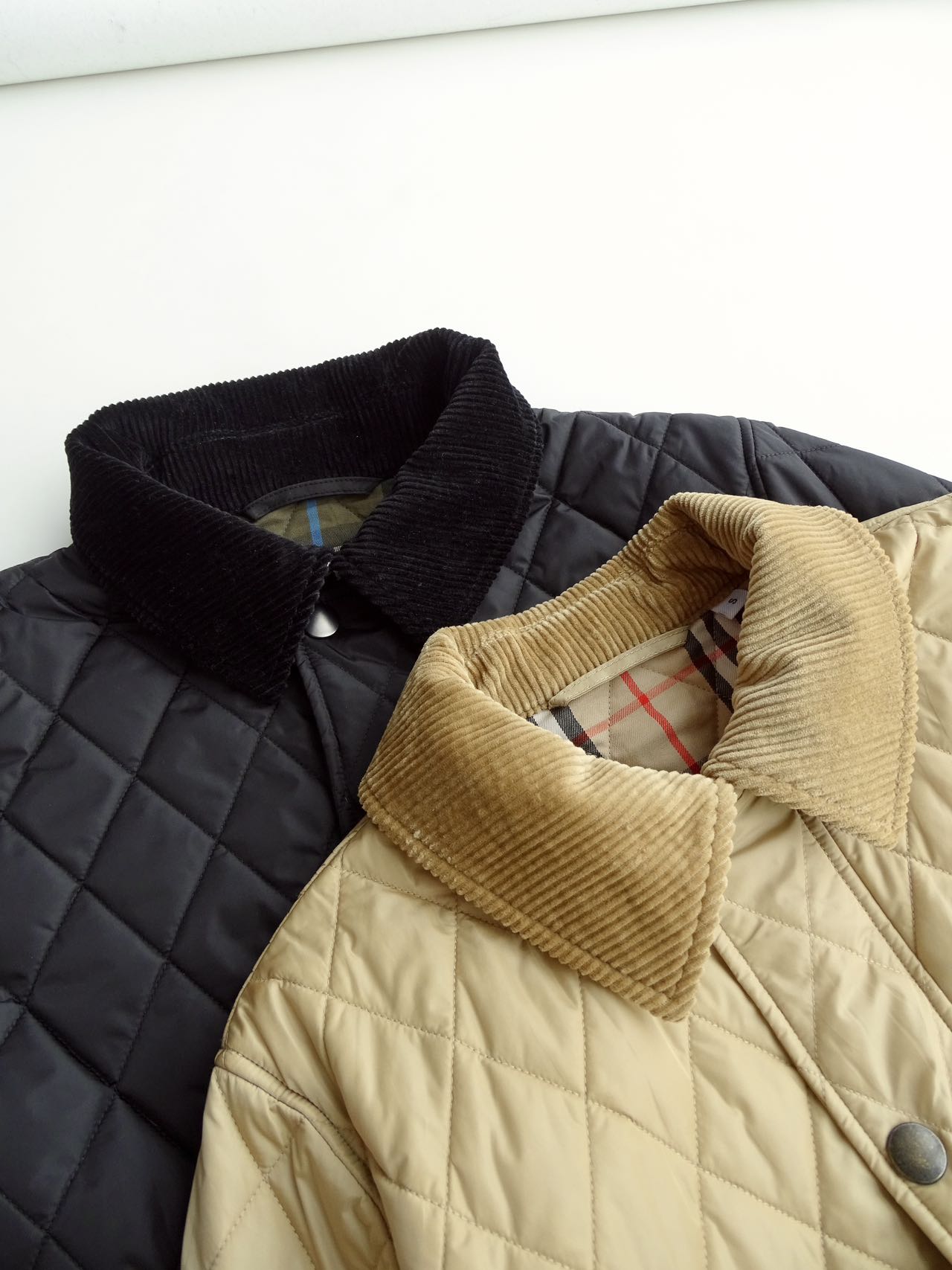 NO:695288,Product details: Neat box-shaped tailoring enhances the waistline ratio, making you appear taller and slimmer. It is suitable for matching with high-waisted pants/skirts, optimizing body proportions, and is especially suitable for Asian figures. - **Pursue 'low-key elegance'** Suitable for consumers who don't want to show off but pay attention to quality. - **Cross-season wear** Can be worn alone in the winter in the south, and can be used as a layered mid-layer in the north.,,skirts,19860909产品细节图 利落的箱型剪裁提升腰线比例,显高显瘦,适合搭配高腰裤/裙,优化身材比例,尤其适合亚洲身材.  - **追求“低调贵气”**适合不想张扬但注重品质的消费者.  - **跨季节穿搭**南方冬季单穿,北方可作为叠穿中间层.,,skirts,,Women's clothing