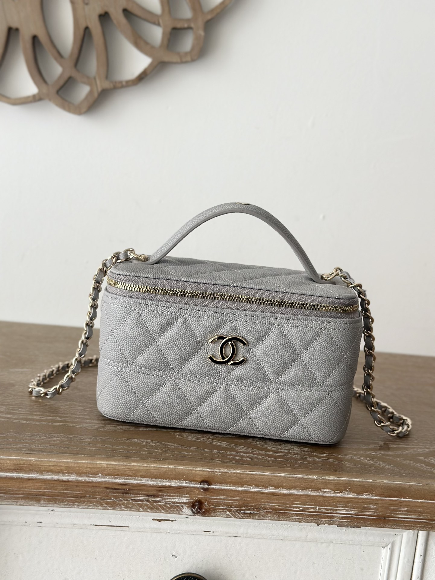 Косметичка-сумка с цепочкой и логотипом CC Chanel