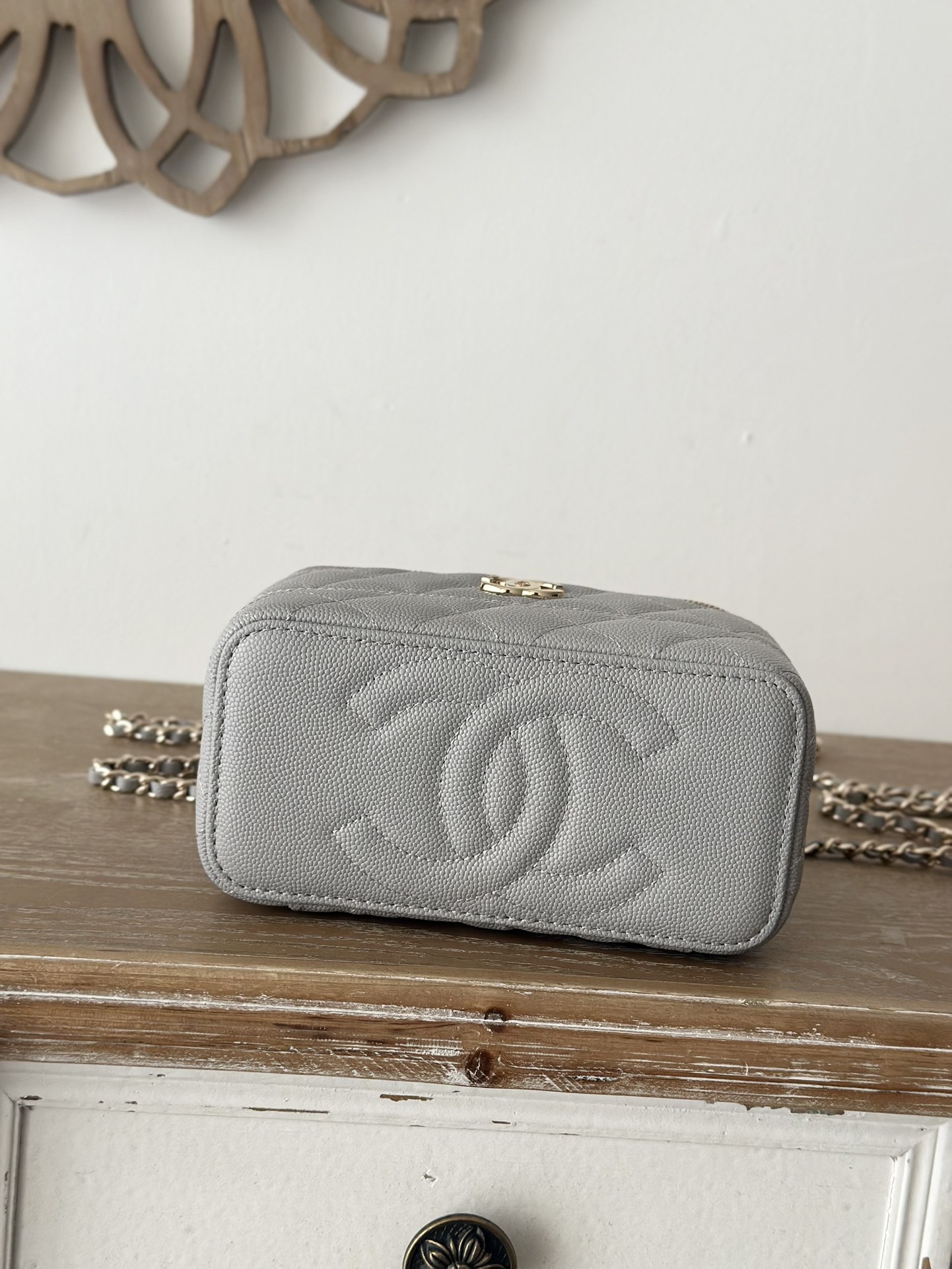 Косметичка-сумка с цепочкой и логотипом CC Chanel