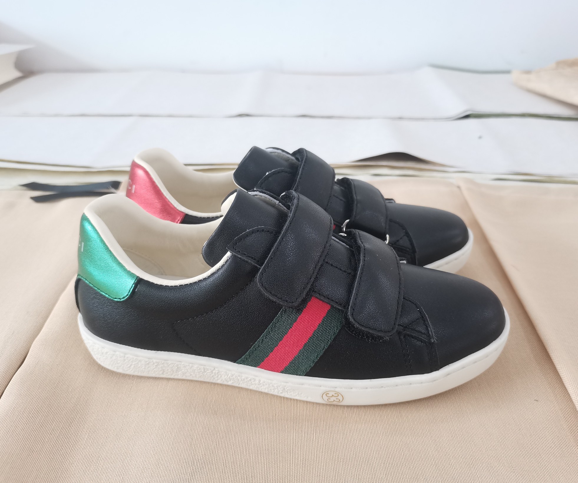 Zapatillas clásicas ACE de Gucci en piel de vacuno de primera capa, interior de piel de oveja y embalaje original compl…