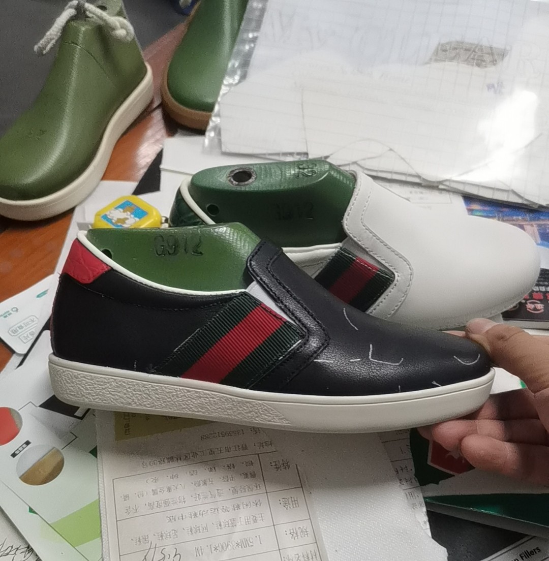 Así se fija la versión, mañana comienza la producción en masa, hay 5 colores (negro, blanco, rosa, cara sonriente, blan…