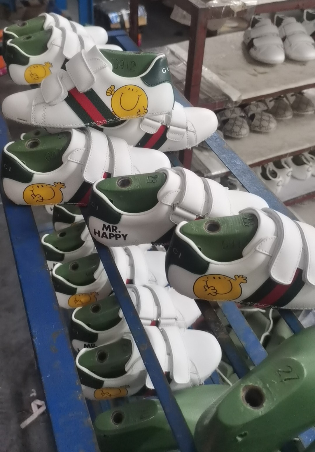 En cola para envío, ¡por orden de llegada! Zapatos infantiles de alta versión 26-35