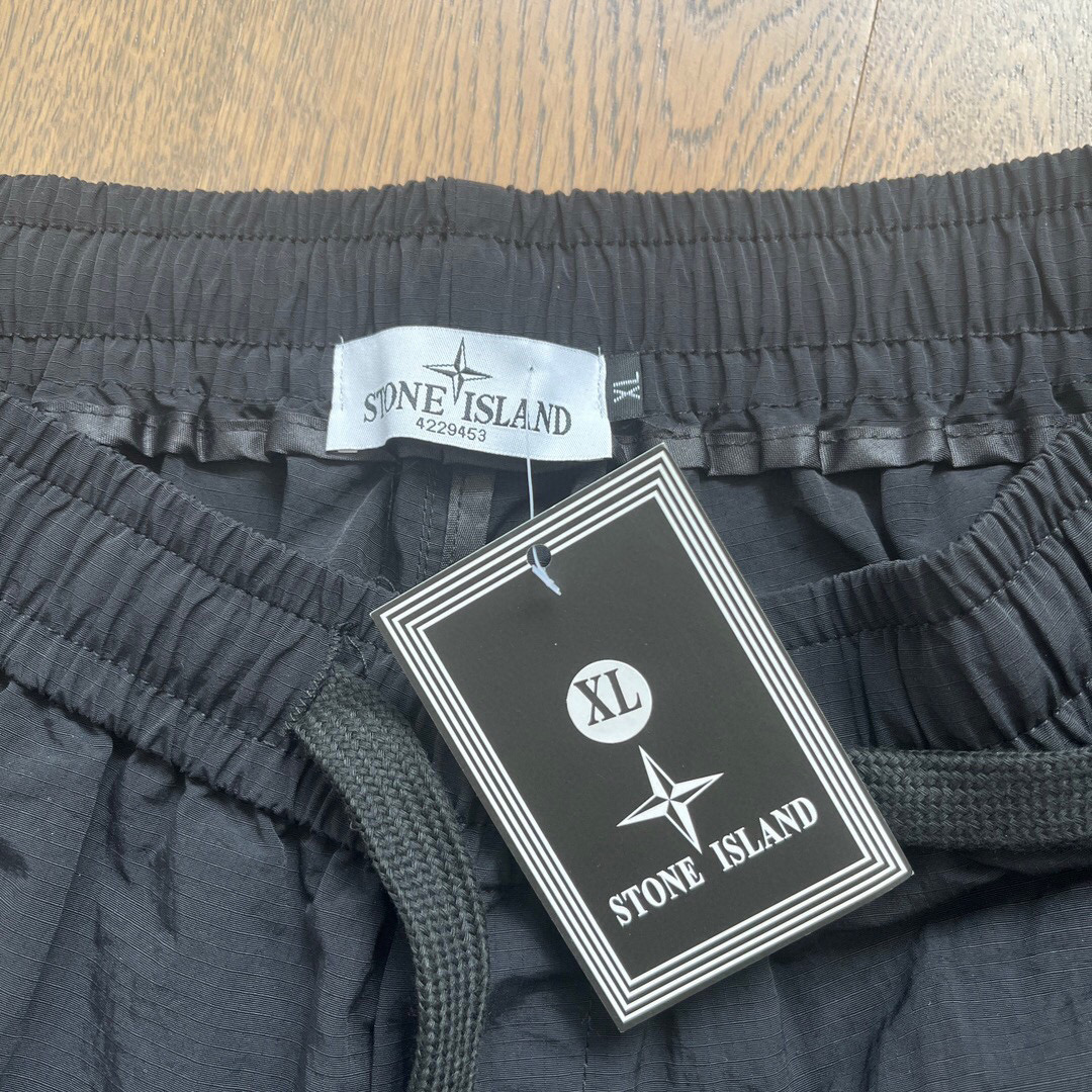 Stone Island Pantalones Cortos Cargo de Bolsillo Multifuncional en Tricolor 10 i1747010088983 7412 0 8
