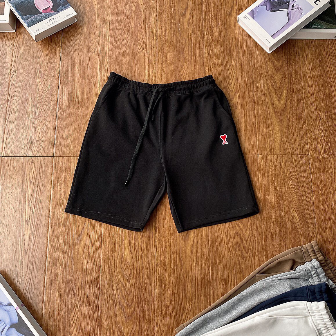 Ami Paris Pantalones Cortos Clásicos con Bordado de Corazón para Hombre 3 i1747470079535 6872 0 1