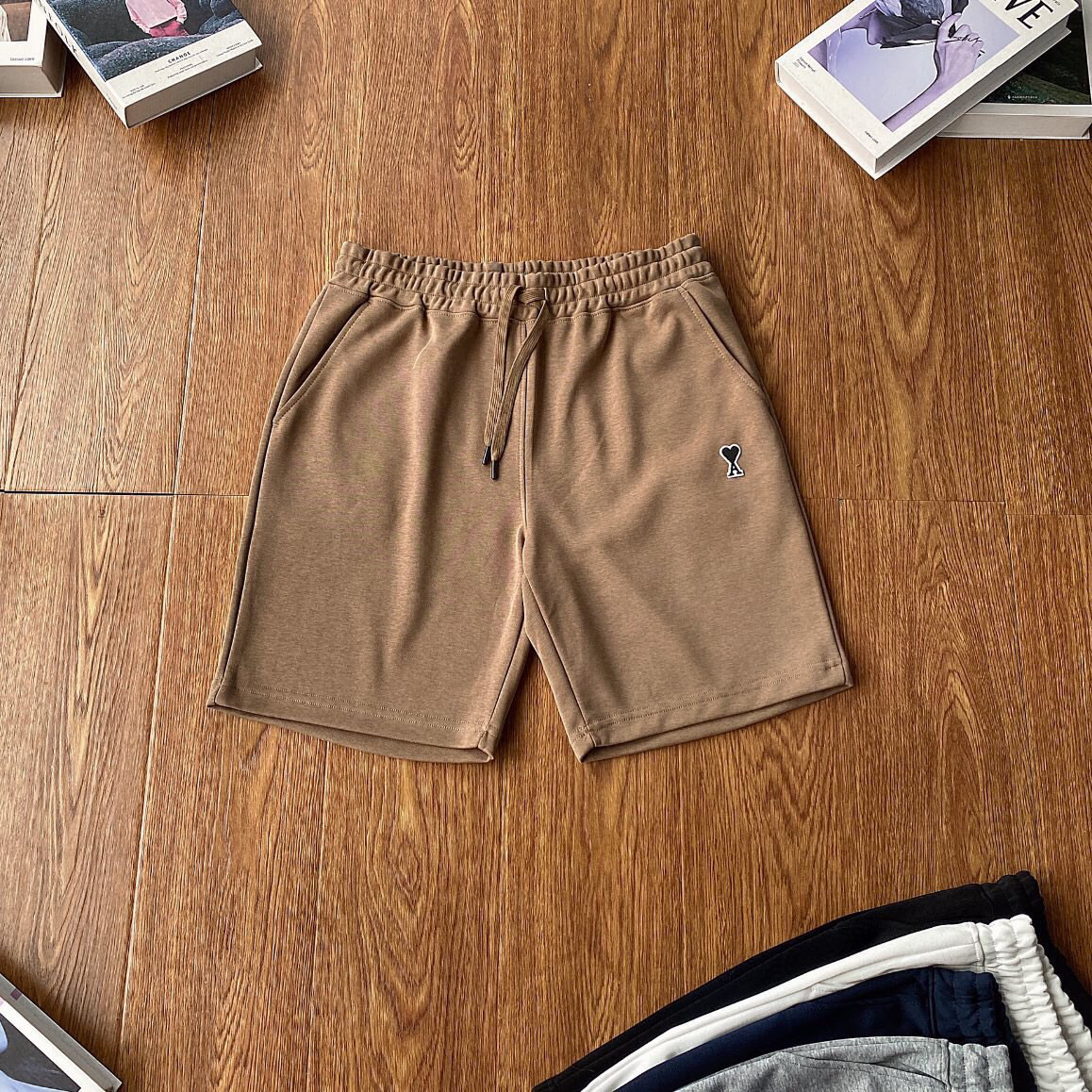 Ami Paris Pantalones Cortos Clásicos con Bordado de Corazón para Hombre 6 i1747470079809 6397 0 4