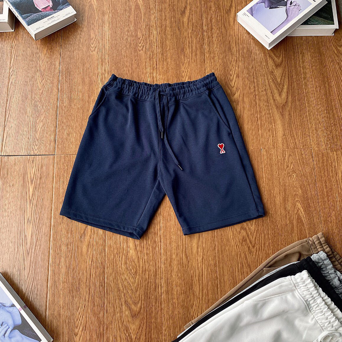 Ami Paris Pantalones Cortos Clásicos con Bordado de Corazón para Hombre 7 i1747470087338 2950 0 5