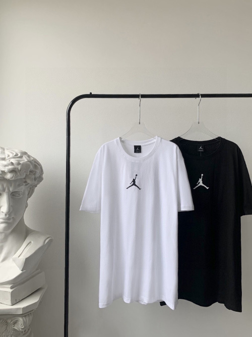 Air Jordan Camiseta de Algodón de Manga Corta con Logo - Cómoda y Elegante 1 Air Jordan Camiseta de Algodón de Manga Corta con Logo – Cómoda y Elegante