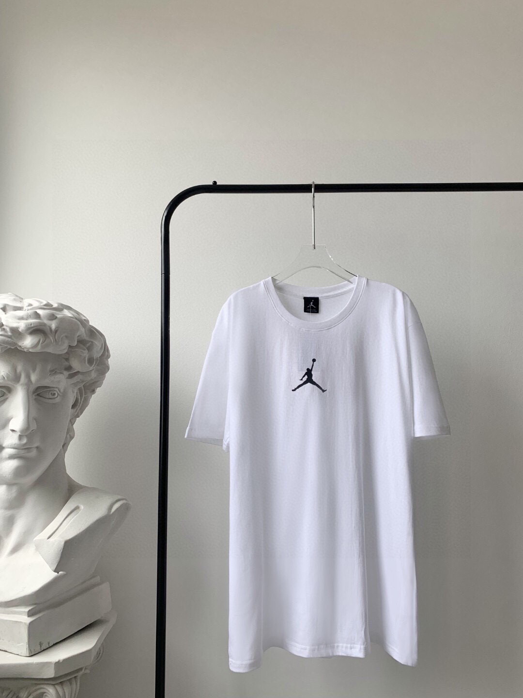 Air Jordan Camiseta de Algodón de Manga Corta con Logo - Cómoda y Elegante 4 i1747704011397 9644 0 2