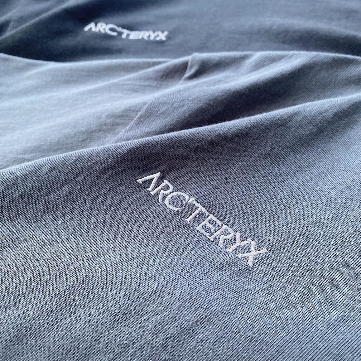 Arc'teryx Camiseta de Manga Corta con Logo Bordado Clásico - Algodón Premium 10 i1747789904609 7232 0 8