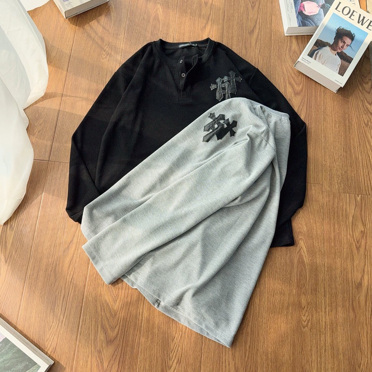 Chrome Hearts Clásico Suéter Waffle con Apliques de Cruz - Comodidad y Estilo 5 i1752643324536 7064 0 3
