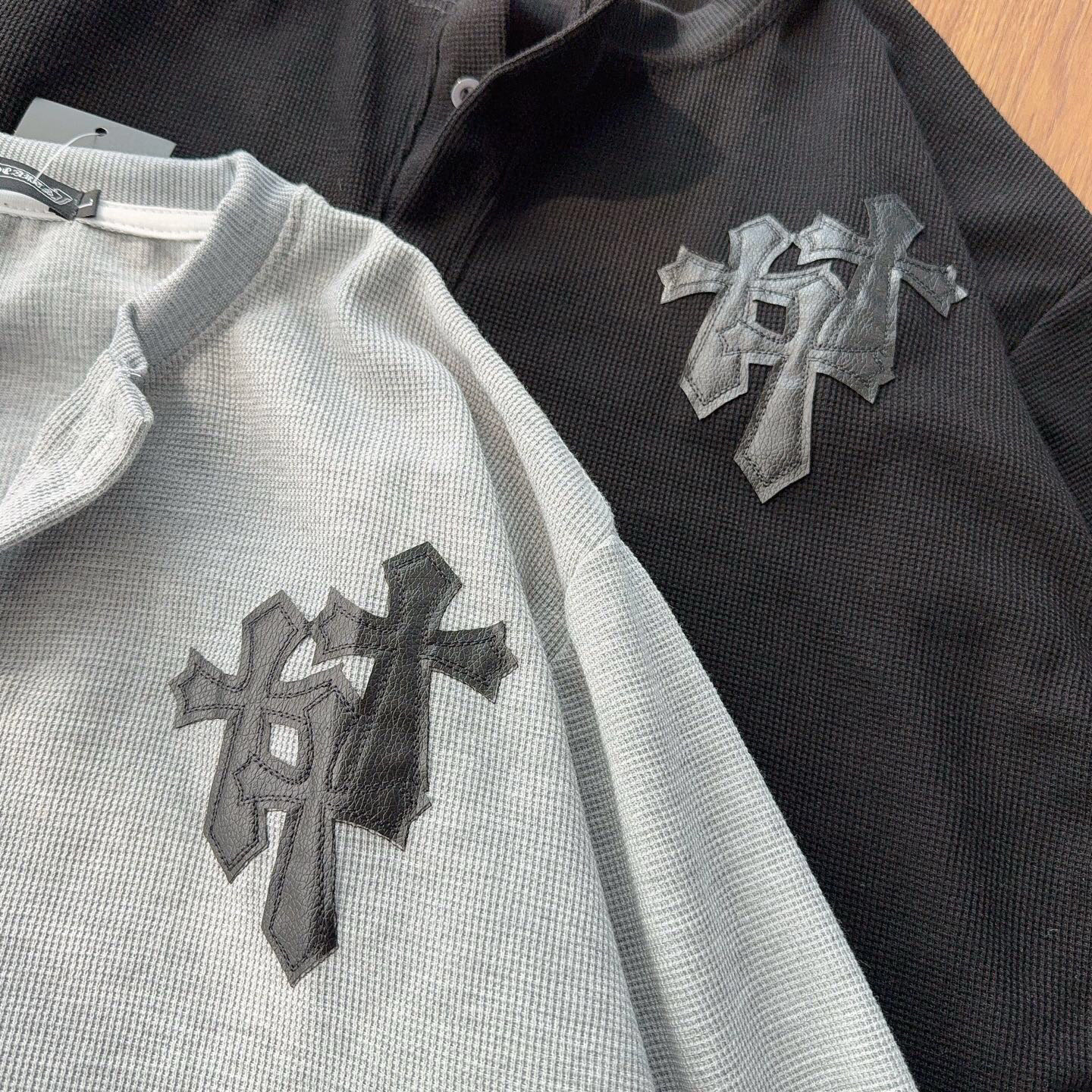 Chrome Hearts Clásico Suéter Waffle con Apliques de Cruz - Comodidad y Estilo 7 i1752643335205 7787 0 5