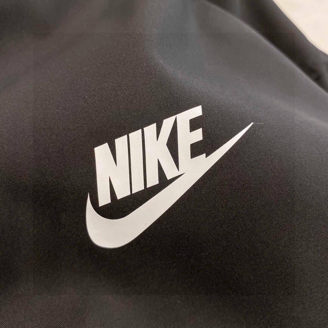 Chaqueta Bomber Nike: Estilo Clásico con Detalles Modernos y Funcionalidad 9 i1752643451085 9879 0 7