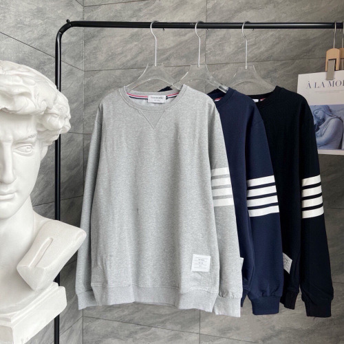 חולצת Thom Browne חדשה מבד 100% כותנה עם פסים ארבעה בצדים 1 חולצת Thom Browne חדשה מבד 100% כותנה עם פסים ארבעה בצדים