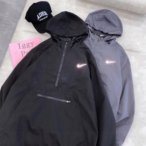 Chaqueta Reflectante Nike de Media Cremallera para Hombre y Mujer, Estilo Casual 1 Chaqueta Reflectante Nike de Media Cremallera para Hombre y Mujer, Estilo Casual