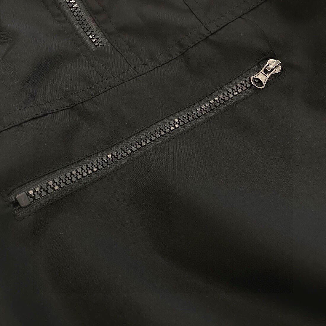Chaqueta Reflectante Nike de Media Cremallera para Hombre y Mujer, Estilo Casual 8 i1753350292612 1163 0 6