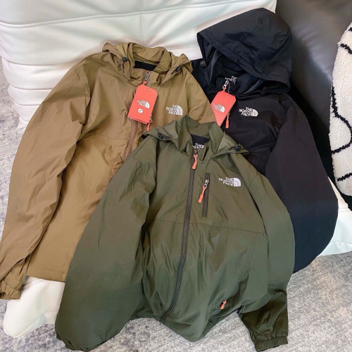 The North Face Reflective Print Hooded Jacket - Stylish & Comfortable Outerwear 1 The North Face Reflective Print Hooded Jacket – Stylish & Comfortable Outerwear