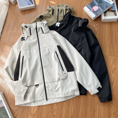Descente Hooded Windbreaker Jacket: Stylish, Comfortable, and Versatile Outerwear 1 Descente Hooded Windbreaker Jacket: Stylish, Comfortable, and Versatile Outerwear