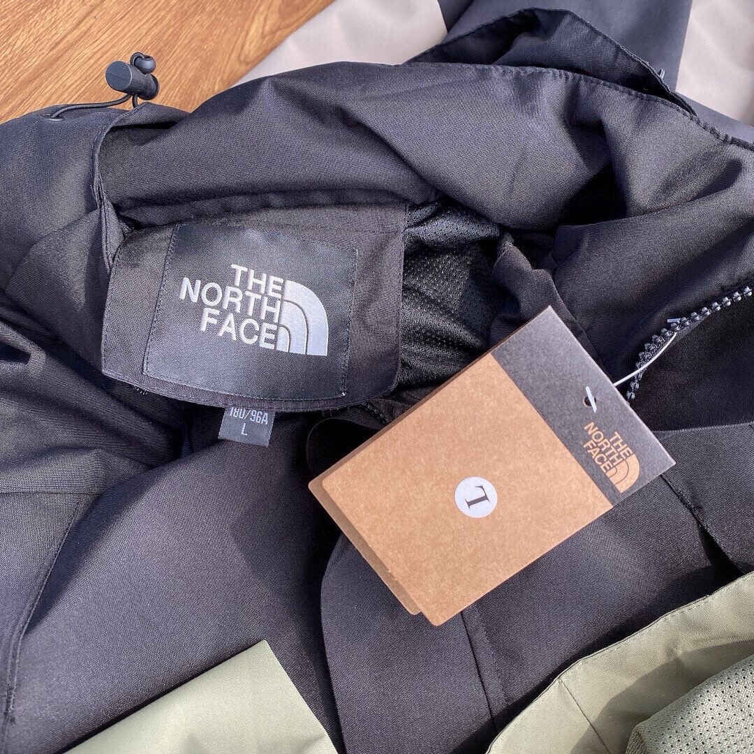🛒150💰『常熟纯原高端货』✅每日新品上新,质量品质放心,三标齐全版本,The North Face北面AW双色专柜爆款拼接冲锋衣 外套情侣款#爆款来袭🔥
🌟采用出口级聚酯纤维加密防风歪布 防水涂层无惧春季雨天气!可调节袖口&连帽细节♥️给你算无遗漏的潮流!
优质胸口印花logo 三标齐全 细节到位 安排 转发爆单💥
颜色:黑色 绿色 白色
尺码:M-2XL
M:肩宽61.5胸围124衣长70袖长54
L: 肩宽63胸围128衣长72袖长55.5
XL:肩宽64.5胸围132衣长 74袖长57
2XL:肩宽66胸围136衣长 76袖长58.5
