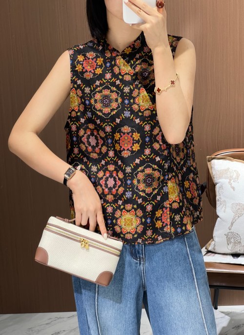 Elegant Silk Jacquard Mandarin Collar Vest, Floral Print Sleeveless Top 1 Elegant Silk Jacquard Mandarin Collar Vest, Floral Print Sleeveless Top