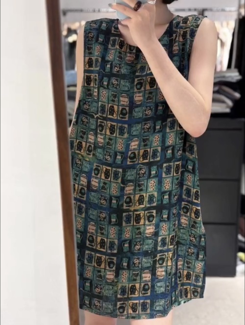Elegant Floral Silk Sleeveless Dress - Lightweight & Versatile Summer Style 1 Elegant Floral Silk Sleeveless Dress - Lightweight & Versatile Summer Style