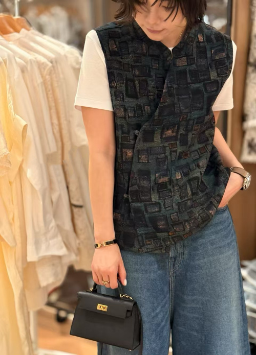 Elegant Women's Silk Jacquard Printed Vest Chinese Style Stand Collar 1 Elegant Women's Silk Jacquard Printed Vest Chinese Style Stand Collar