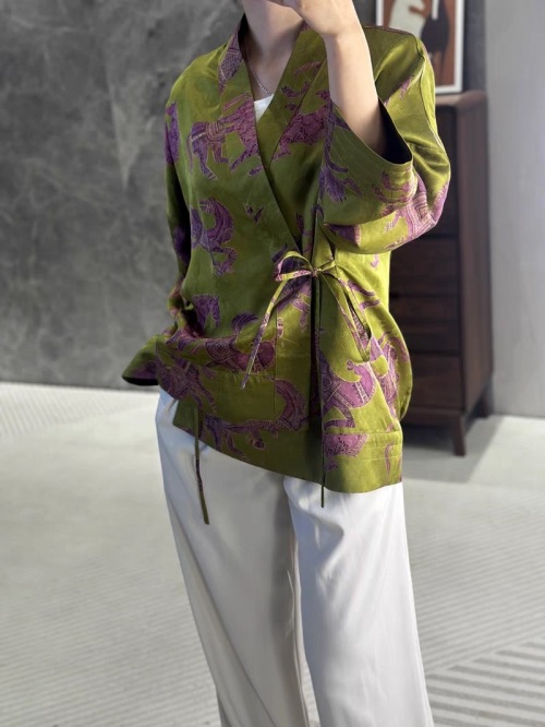 Elegant Silk Blend Kimono Style Jacket with Horse Print - Versatile and Chic 1 Elegant Silk Blend Kimono Style Jacket with Horse Print - Versatile and Chic