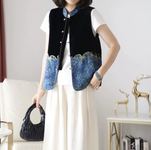 Elegant Chinese Style Silk Velvet Vest with Floral Accent - Sophisticated Design 1 Elegant Chinese Style Silk Velvet Vest with Floral Accent - Sophisticated Design