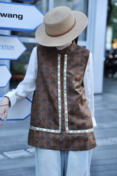 Elegant Jacquard Silk Vest - Chinese Style Stand Collar Sleeveless Top 1 Elegant Jacquard Silk Vest - Chinese Style Stand Collar Sleeveless Top